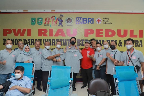 Dua Jenderal dan Ratusan Prajurit Hadiri Donor Darah PWI Riau, BRI dan Mitra 